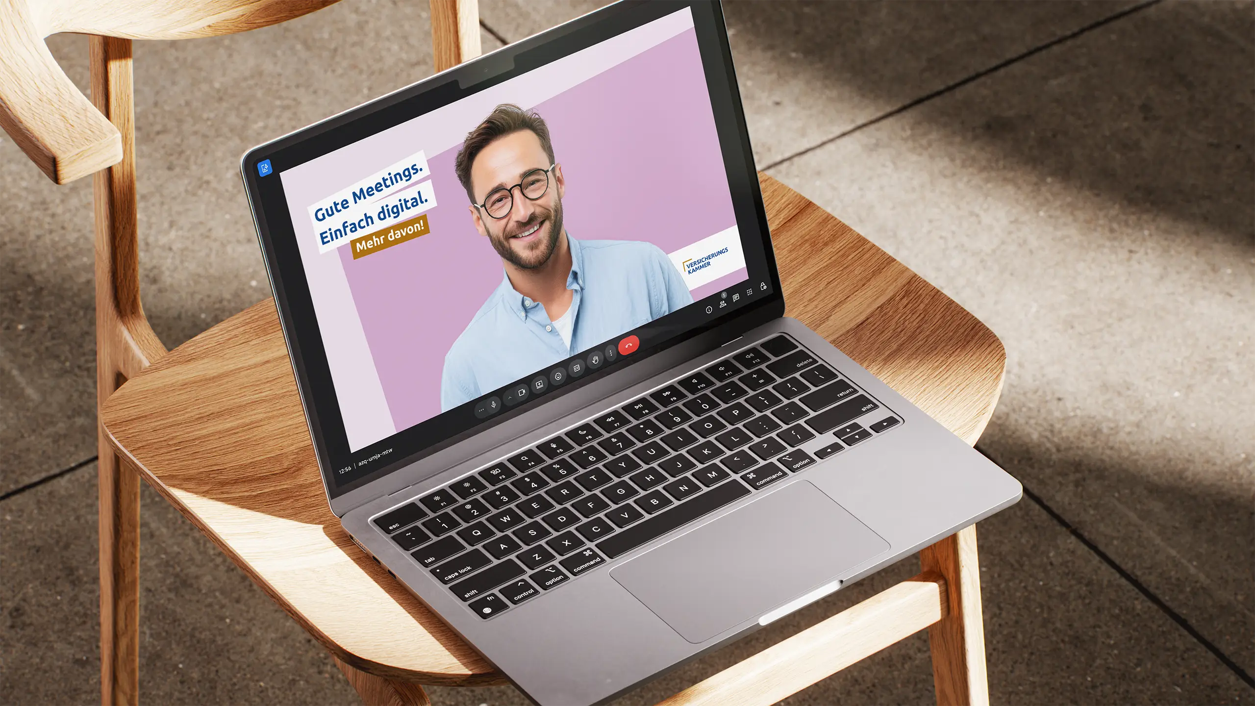 Mockup mit Werbekampagne der Versicherungskammer