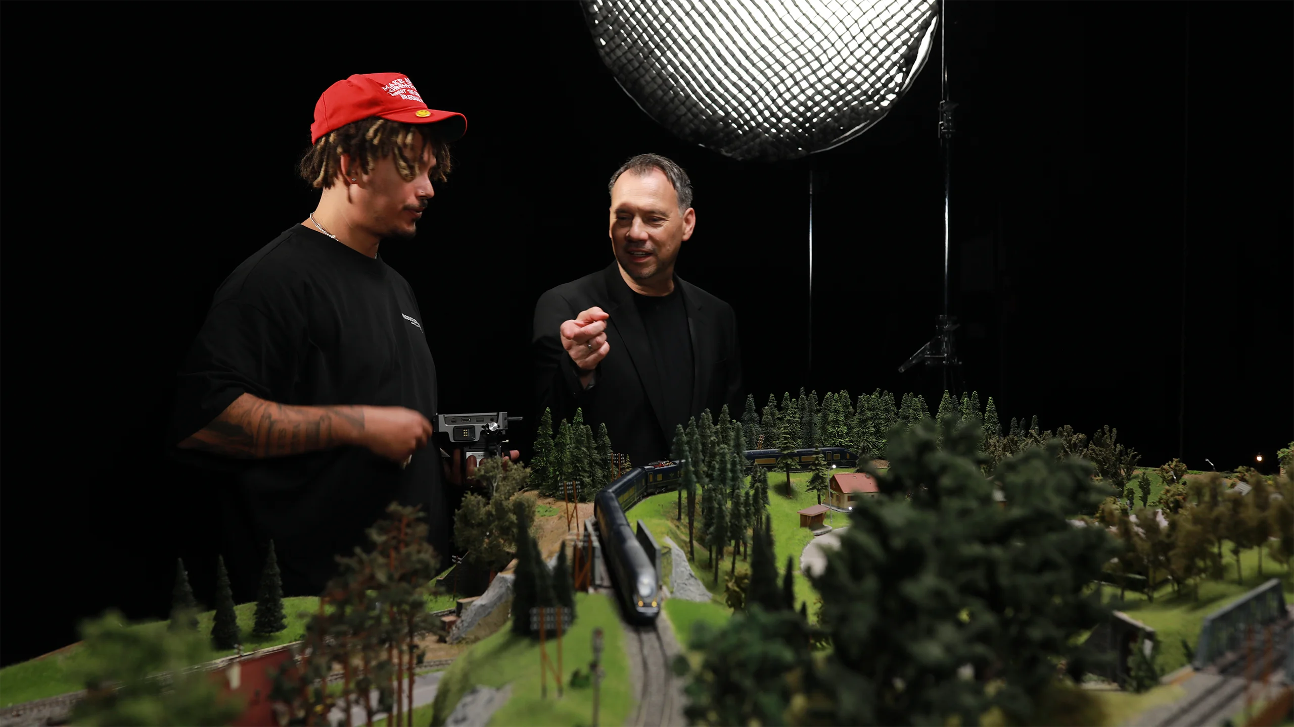 BTS Teferie Tafesse and Fitzek discuss a shot